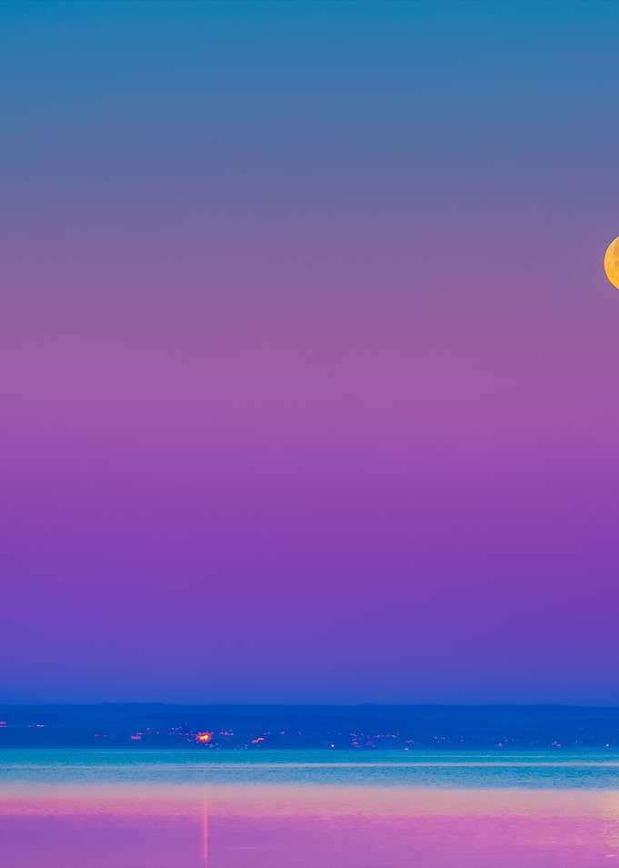 Wane Over Sea Moon Over Ba