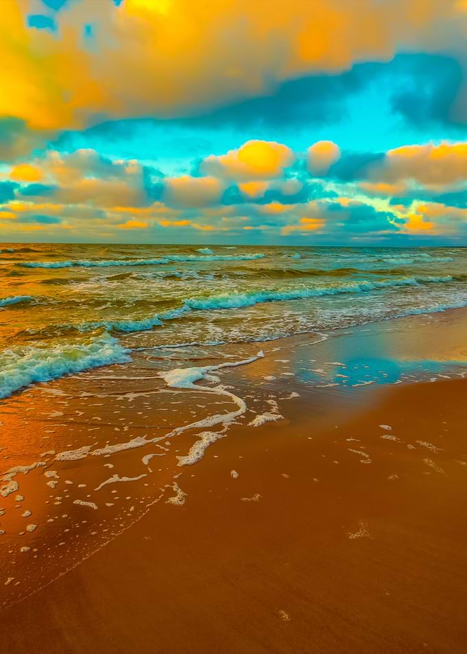 Sea With Cloudy Sky In Eve