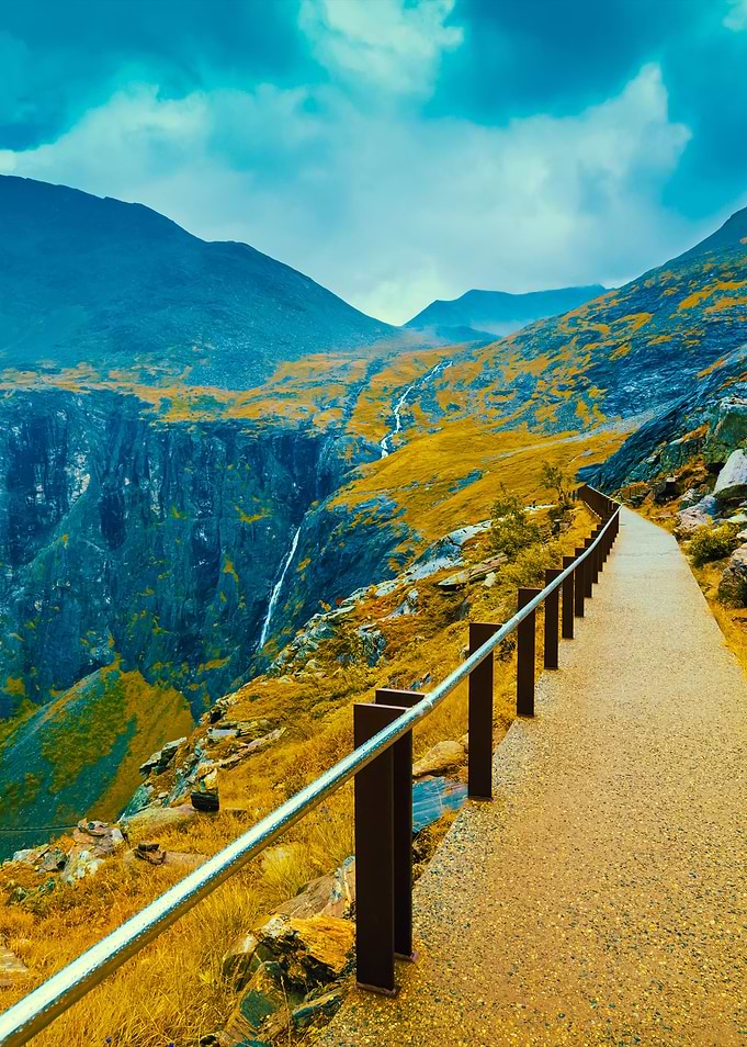 Walkway On The Mountain Tr