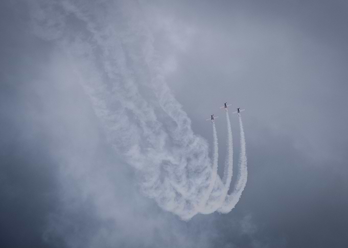 Aerobatics of thee planes