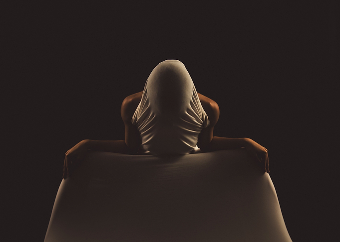 The faceless dancer