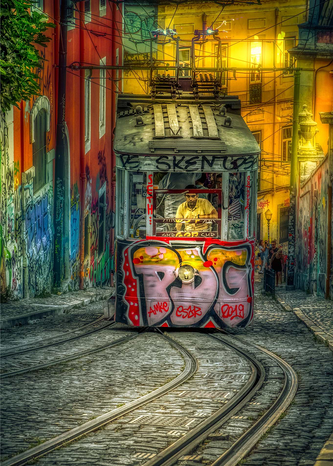Lisbon ascensor driver