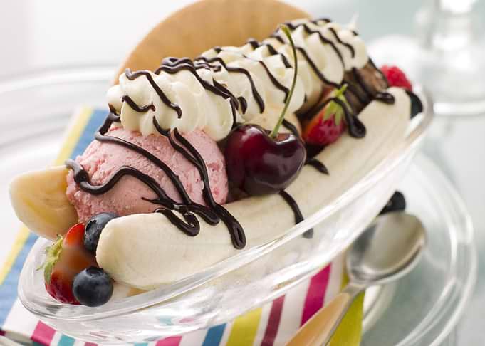 Banana split ice cream
