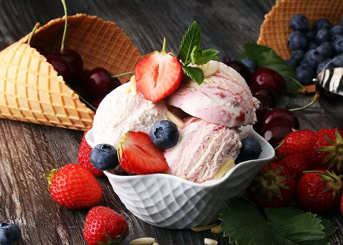 Ice cream fruit melba