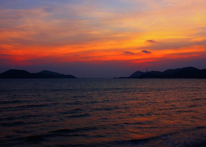 sea with beautiful sky