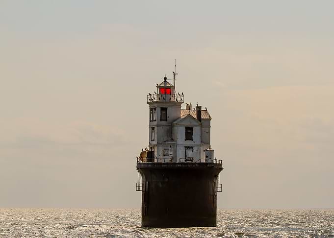 Fourteen Foot Bank Light