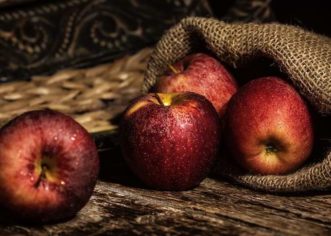 Red apples