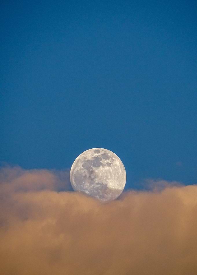 hiding moon