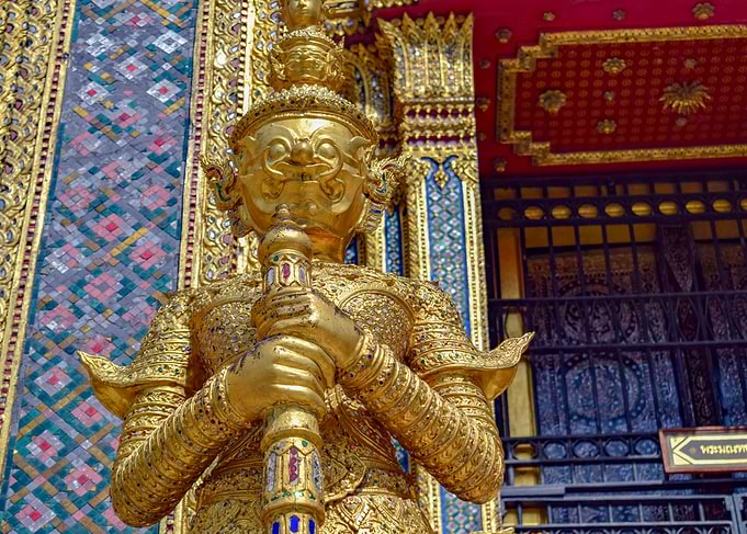 Phra Mondop Library Guard