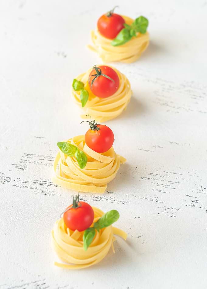 Raw fettuccine with tomato