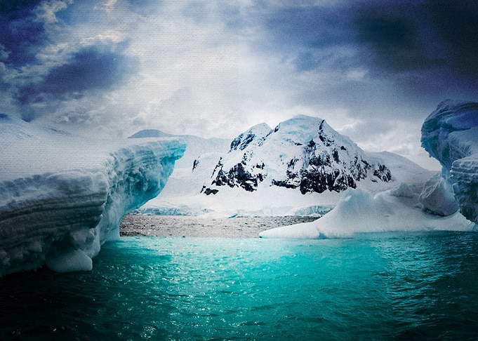 Earth Glacier Half Moon Is