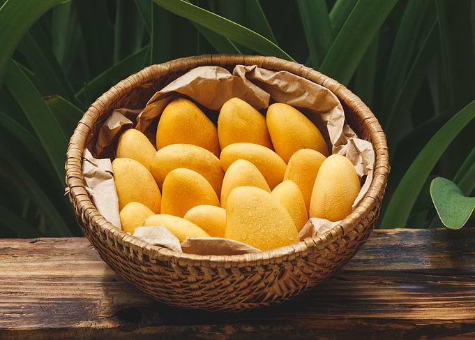 Fresh ripe mangoes