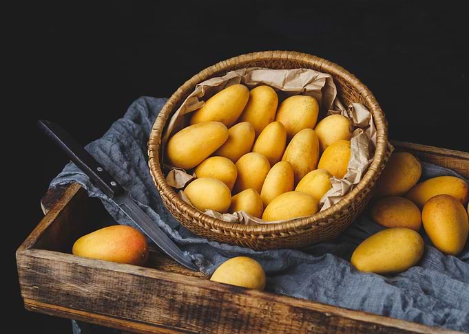 Fresh ripe mangoes