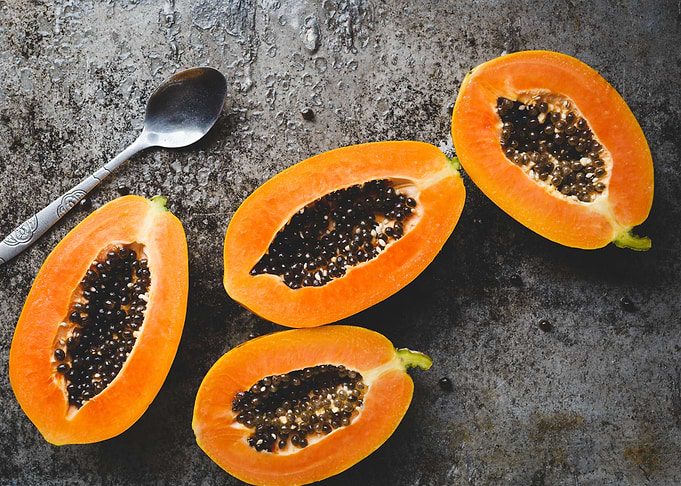 Fresh papaya slices