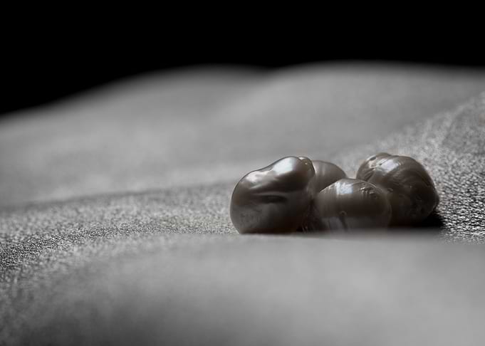 Abstract Pearls bodyscape