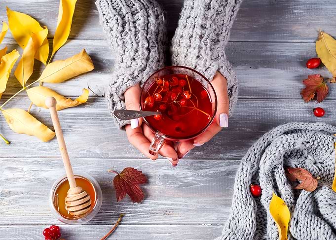Autumn tea on hand