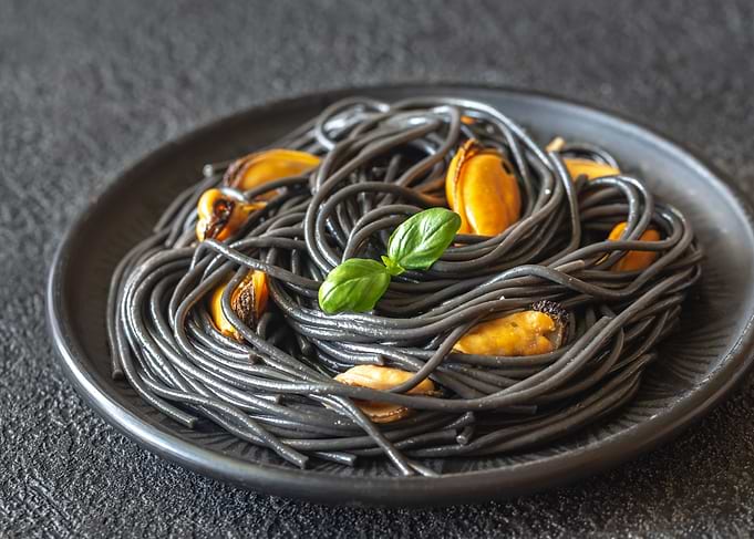 Black pasta with mussels