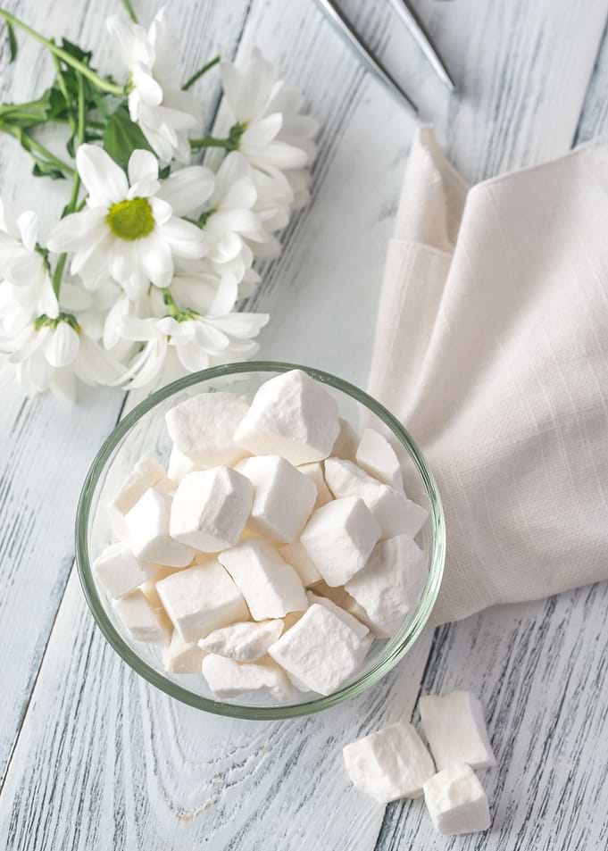 Glass bowl of white sugar