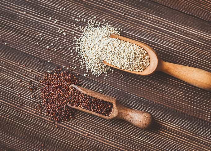 Raw white and red quinoa