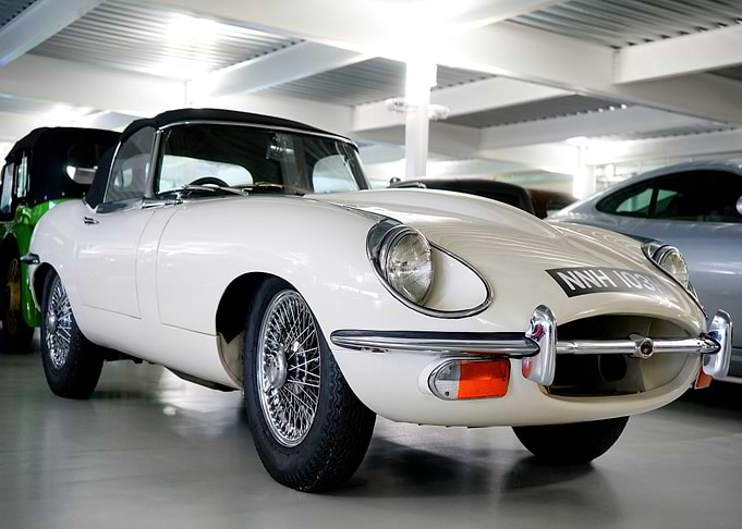 white sport automobile
