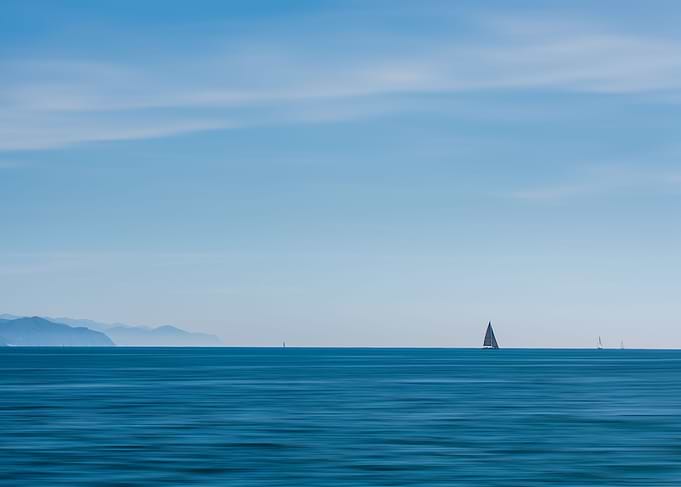 Infinity beyon the horizon