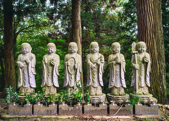 Nariaiji Temple statues
