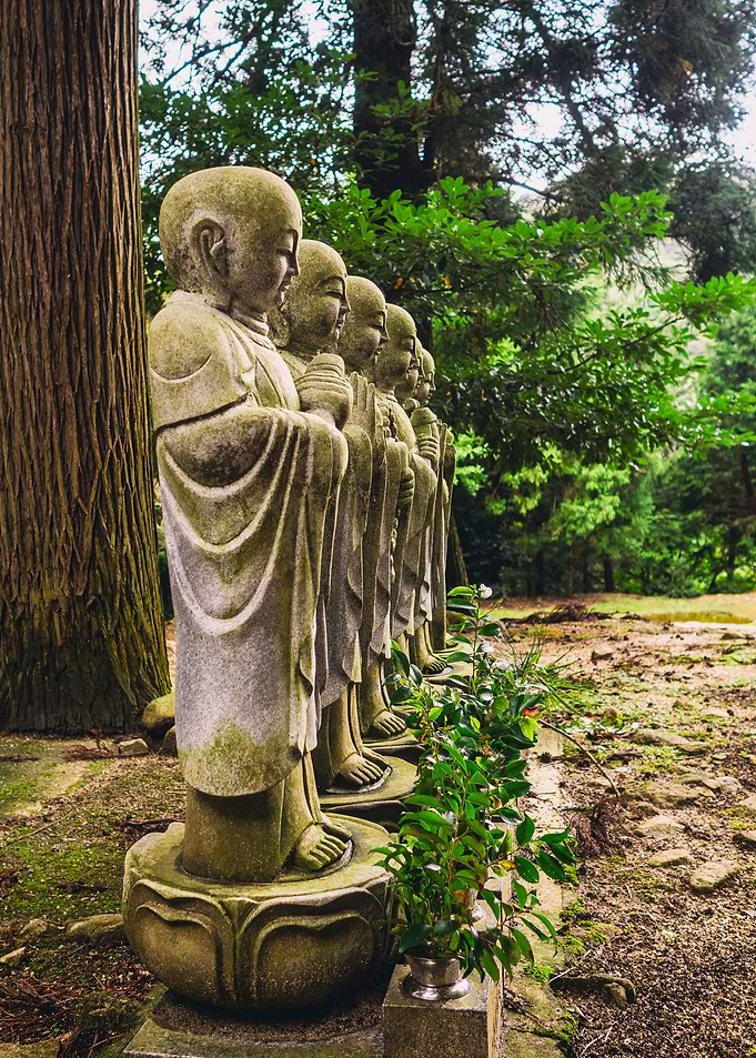 Statues perpective