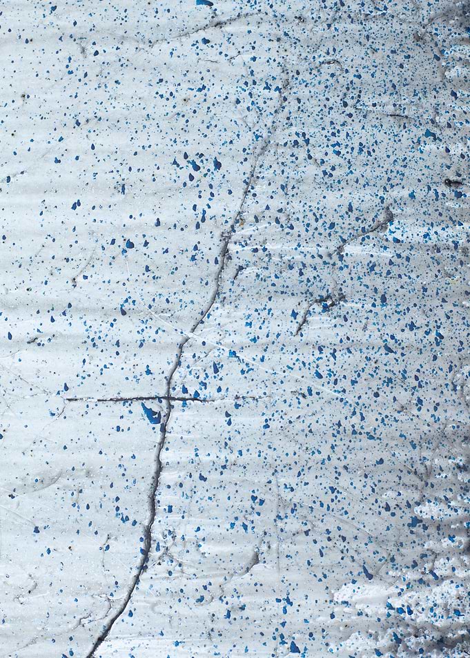 wall in blue dots