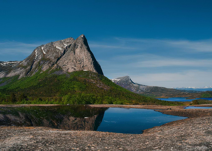 Mountain upon pond