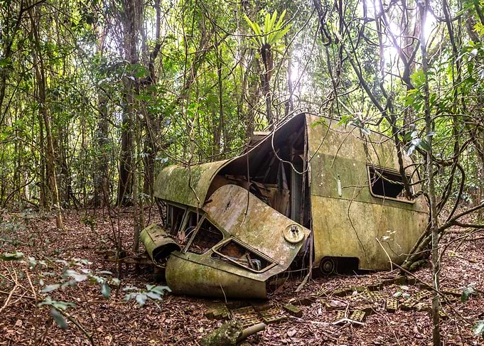 Caravan in decay