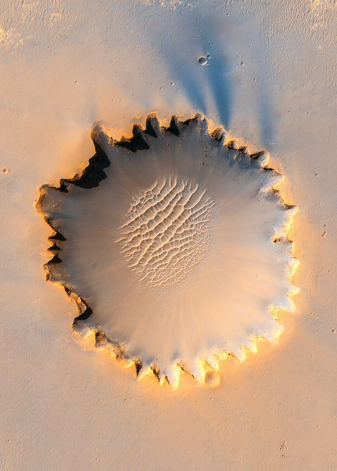 Victoria crater