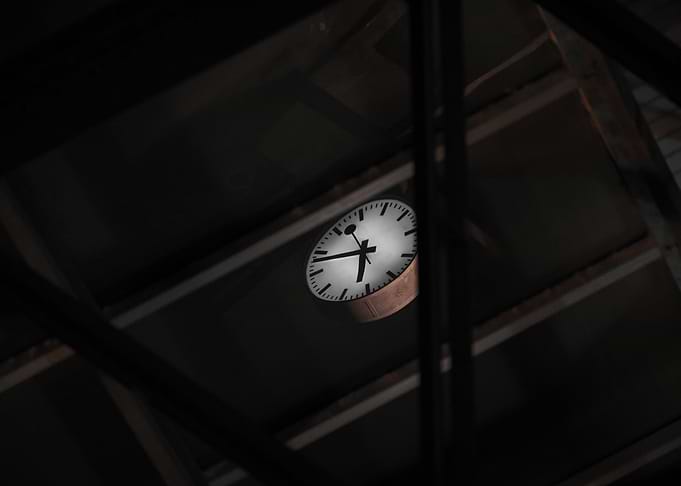 21h37