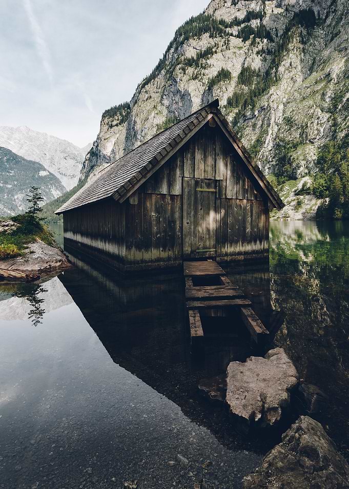 The cabin at the lake