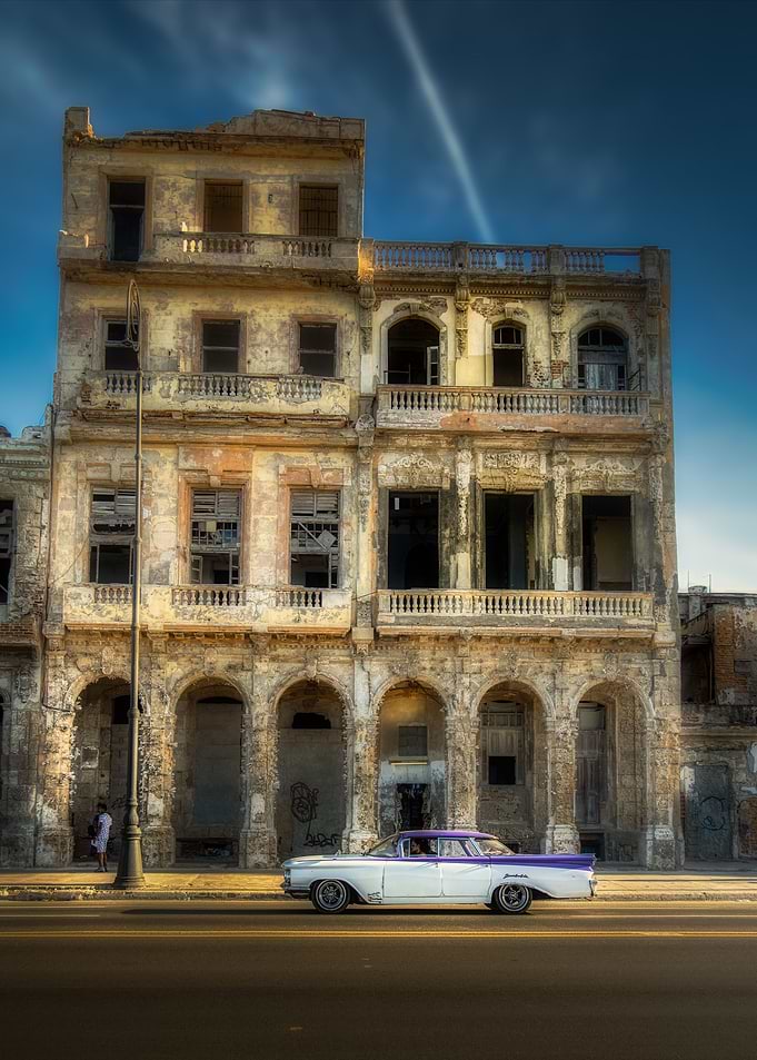 American car at Malecon 3
