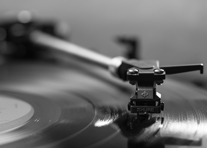 Black vinyl player