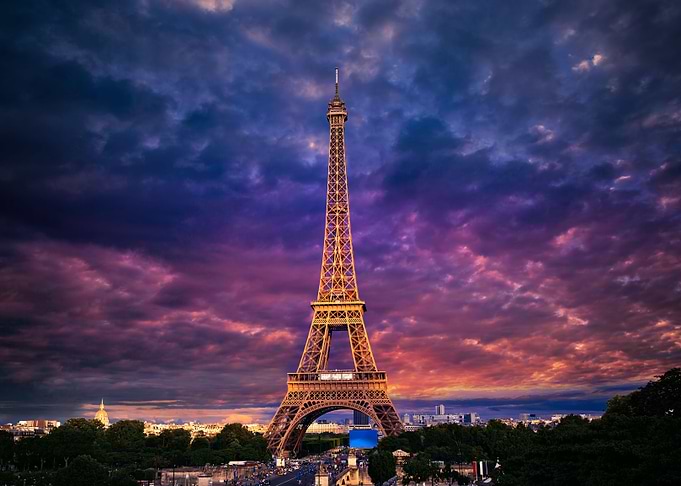 Eiffel tower at sunset par