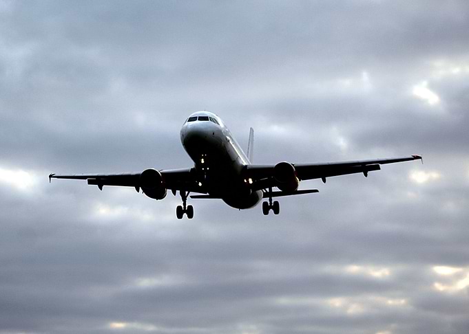 Airbus 320 in short Final