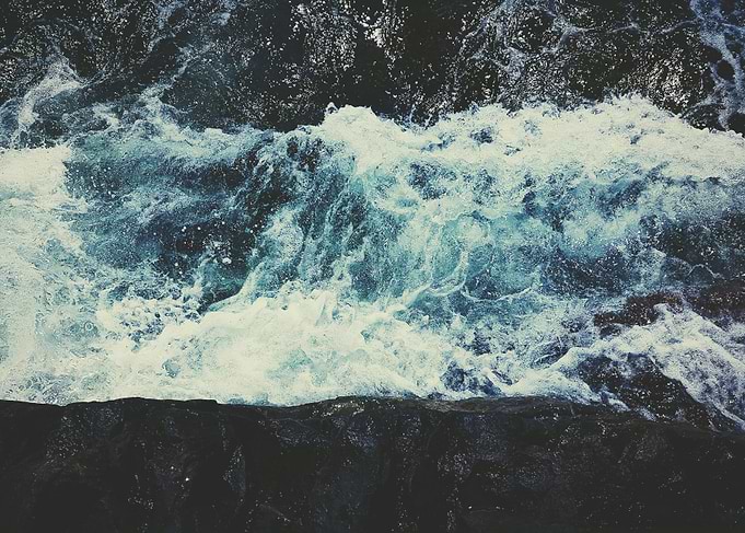 Waves splashing