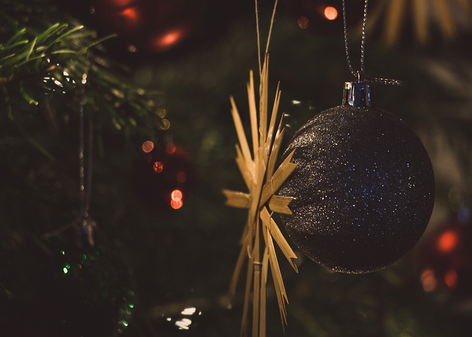 black bauble