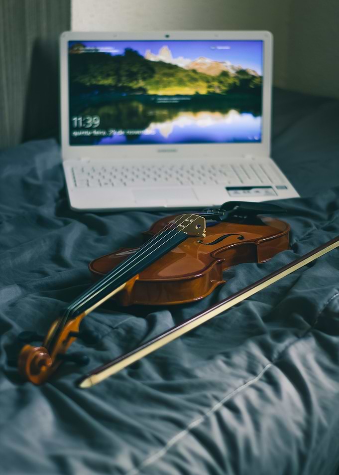 laptop violin