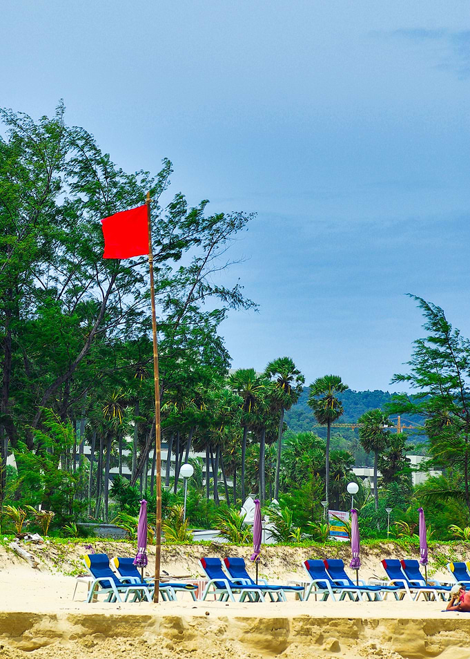 Alert Beach Beachfront Blu