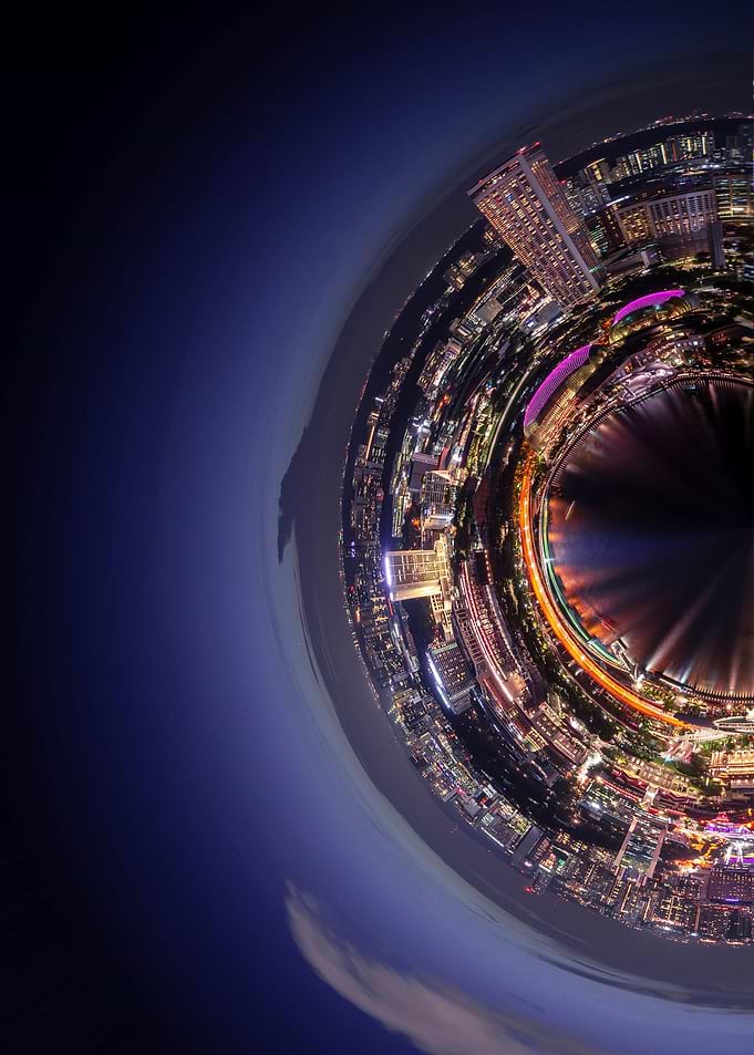 Tiny Planet Night City hal
