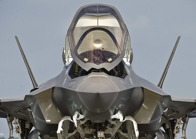 F 35 military jet fighter