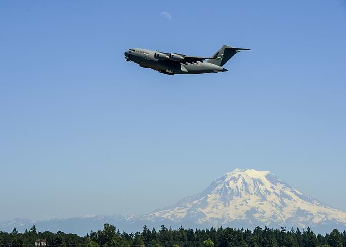 C 17 Globemaster airplane