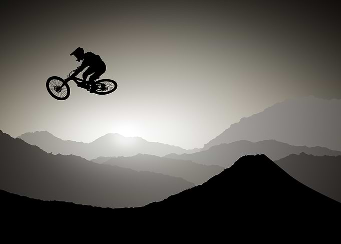 Downhill mountainbiker MTB