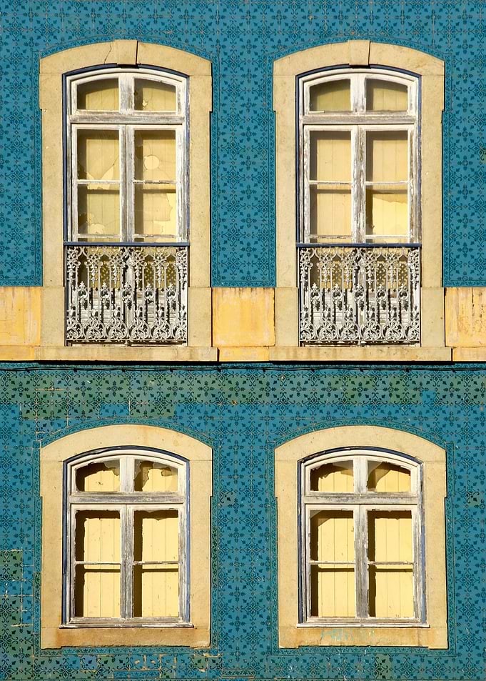 Windows and blue tiles 01