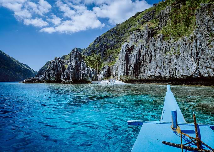 Banca Boat Approaching Sma