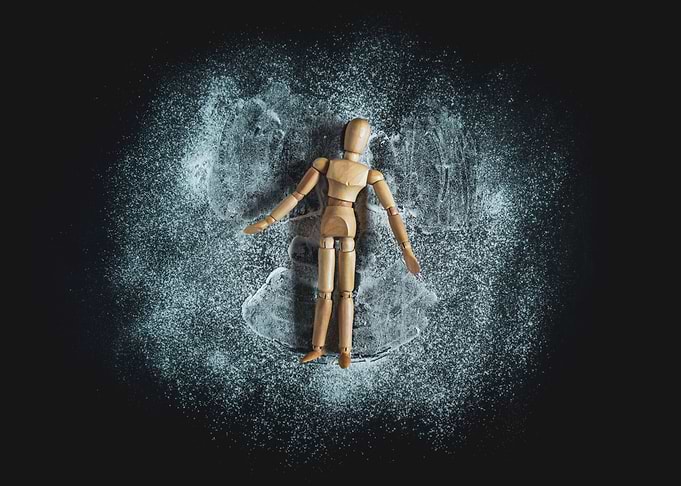 Manikin snow angel
