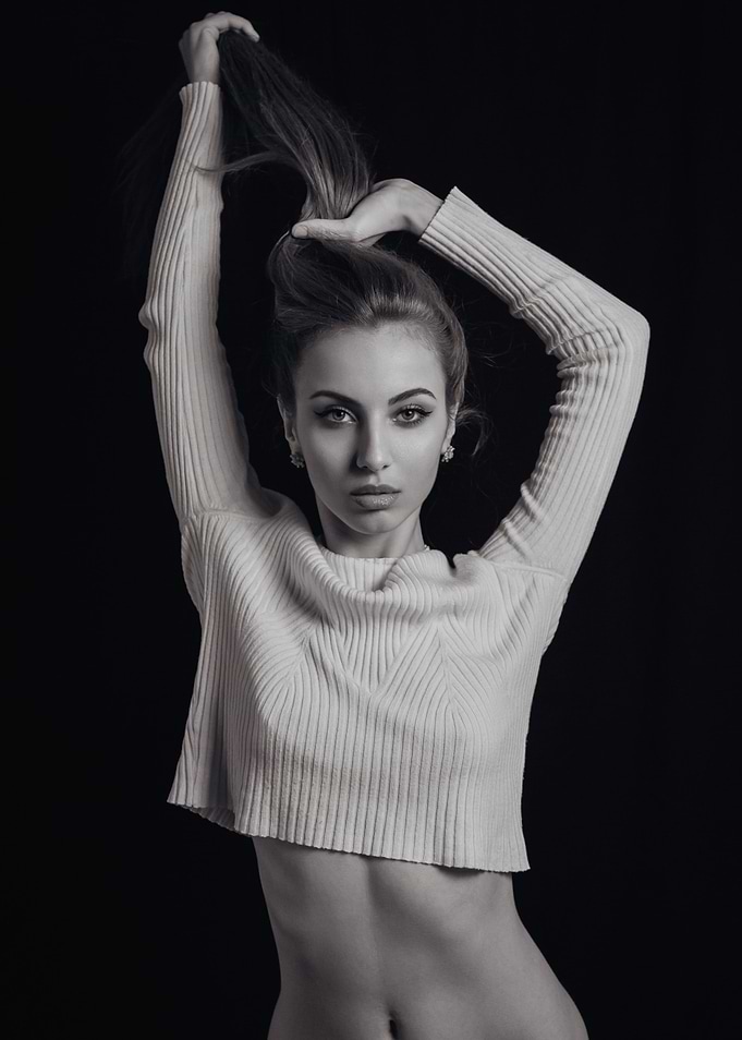 BW portrait photo woman