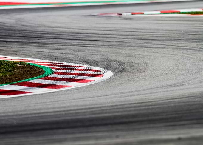 F1 Corner